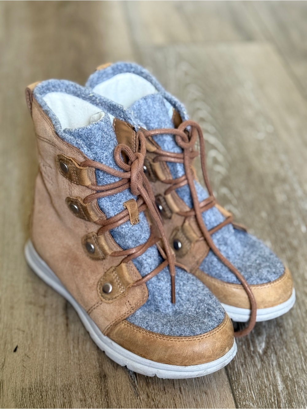 Sorel Kids Tan & Gray Lace-Up Cozy Boots